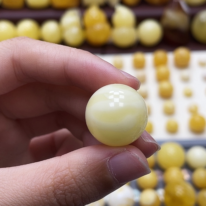 琥珀未镶嵌裸石18.7mm