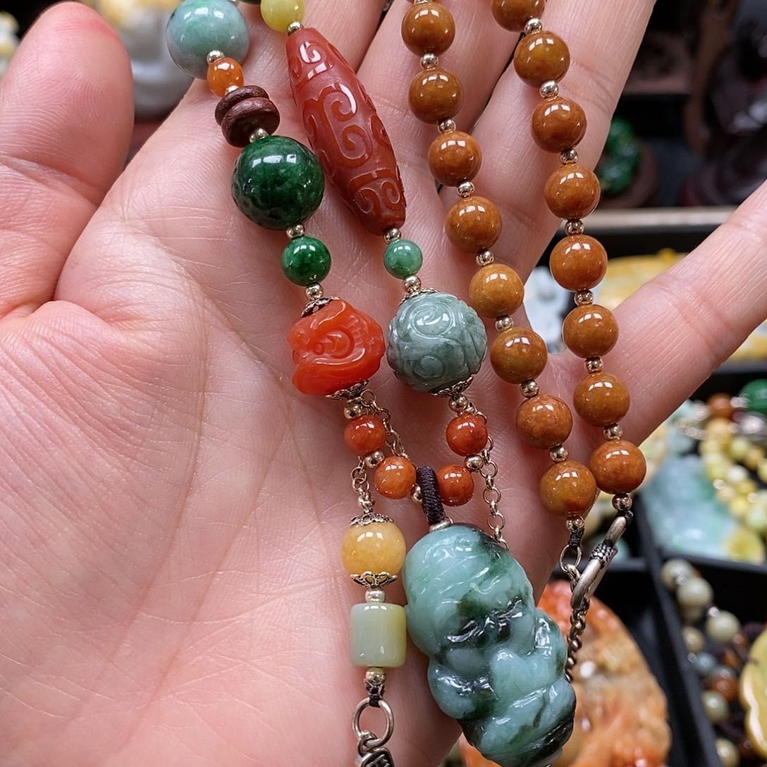 翡翠颈饰未镶嵌翡翠