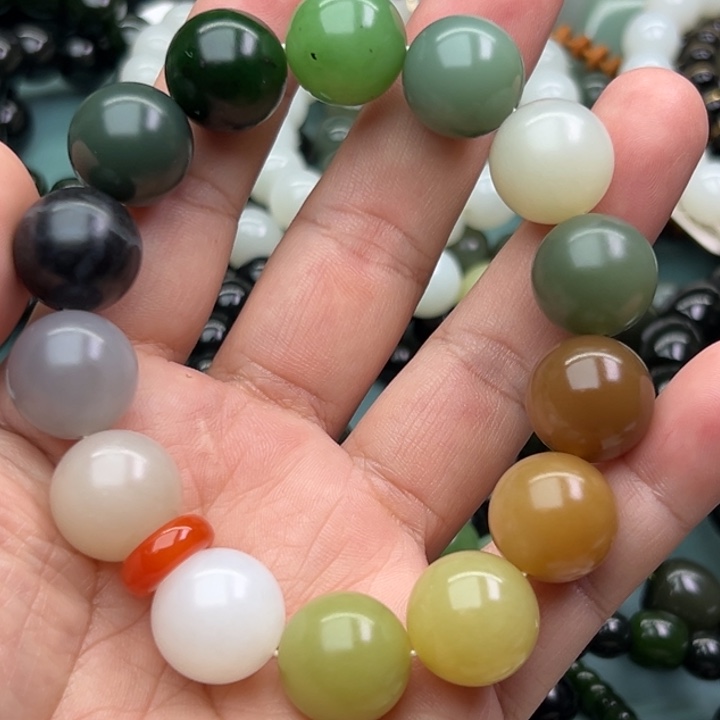 和田玉颈饰未镶嵌