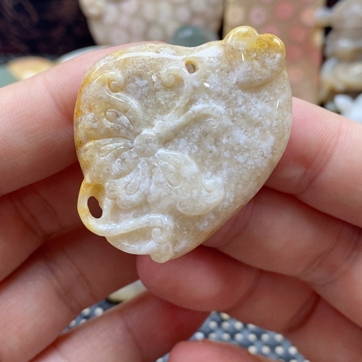 硅化珊瑚（珊瑚玉）颈饰未镶嵌