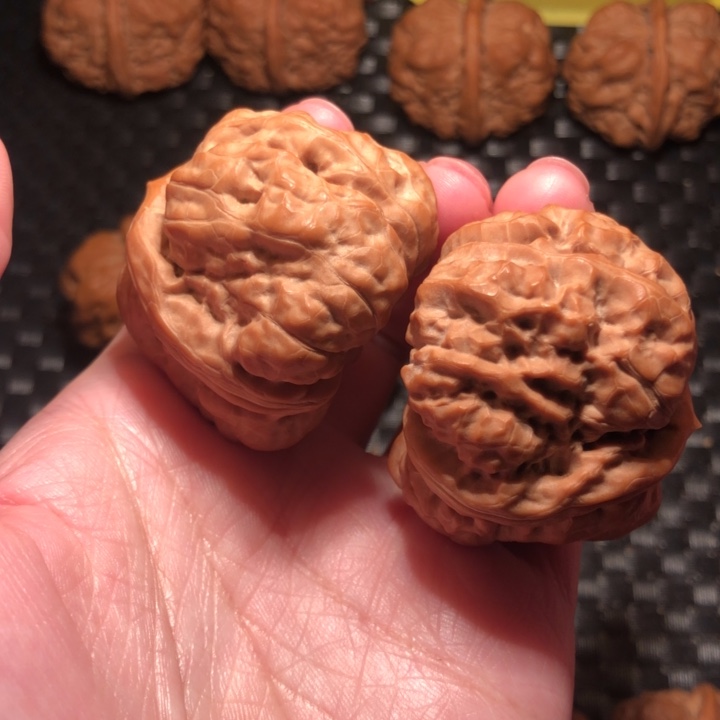 文玩核桃把件超大麒麟腿超粗愣子40