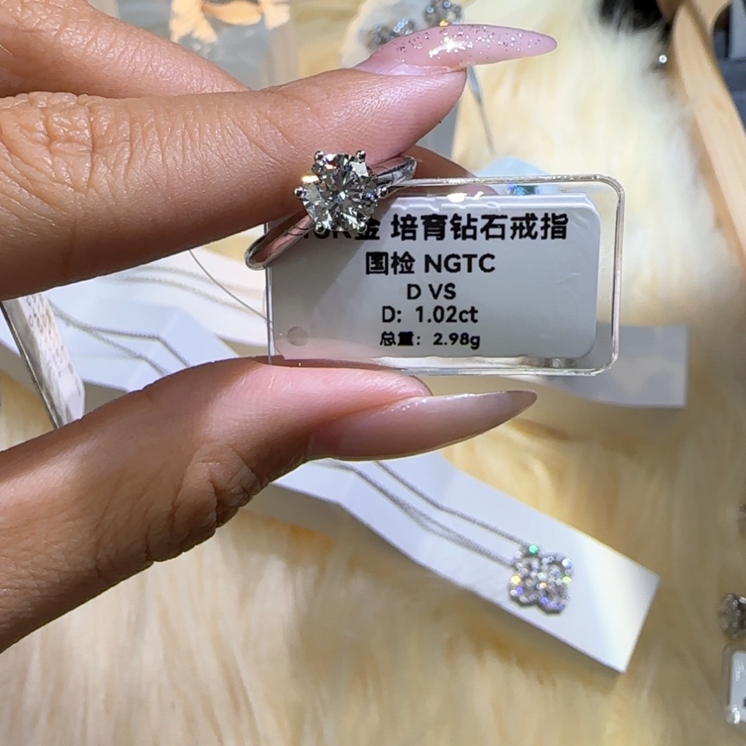 实验室培育钻石18K金镶嵌周家1卡12