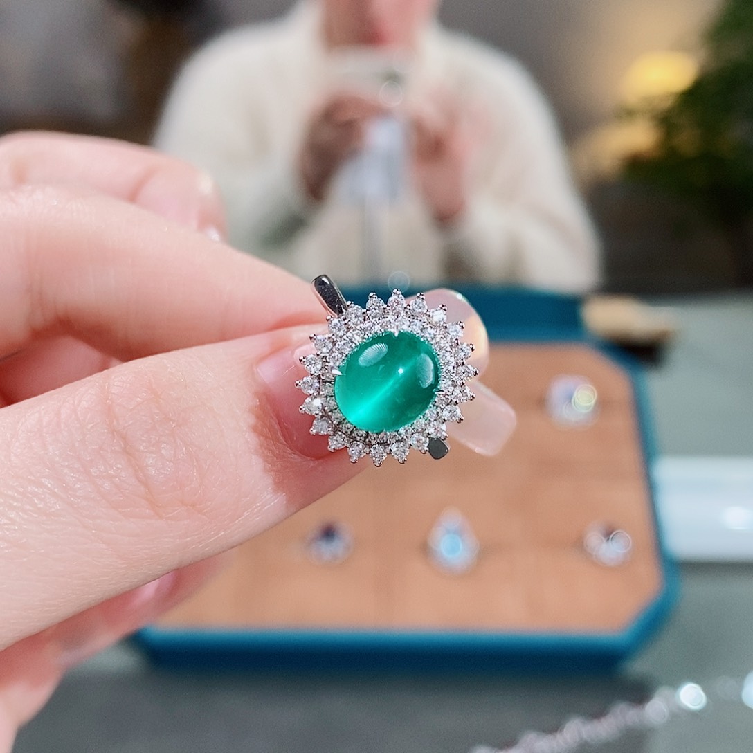 祖母绿猫眼戒指18K金镶嵌2.26ct