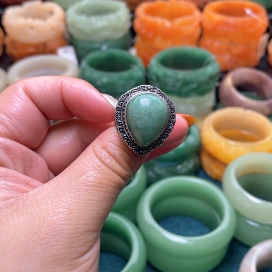 【闪购商品】石英质玉手镯未镶嵌