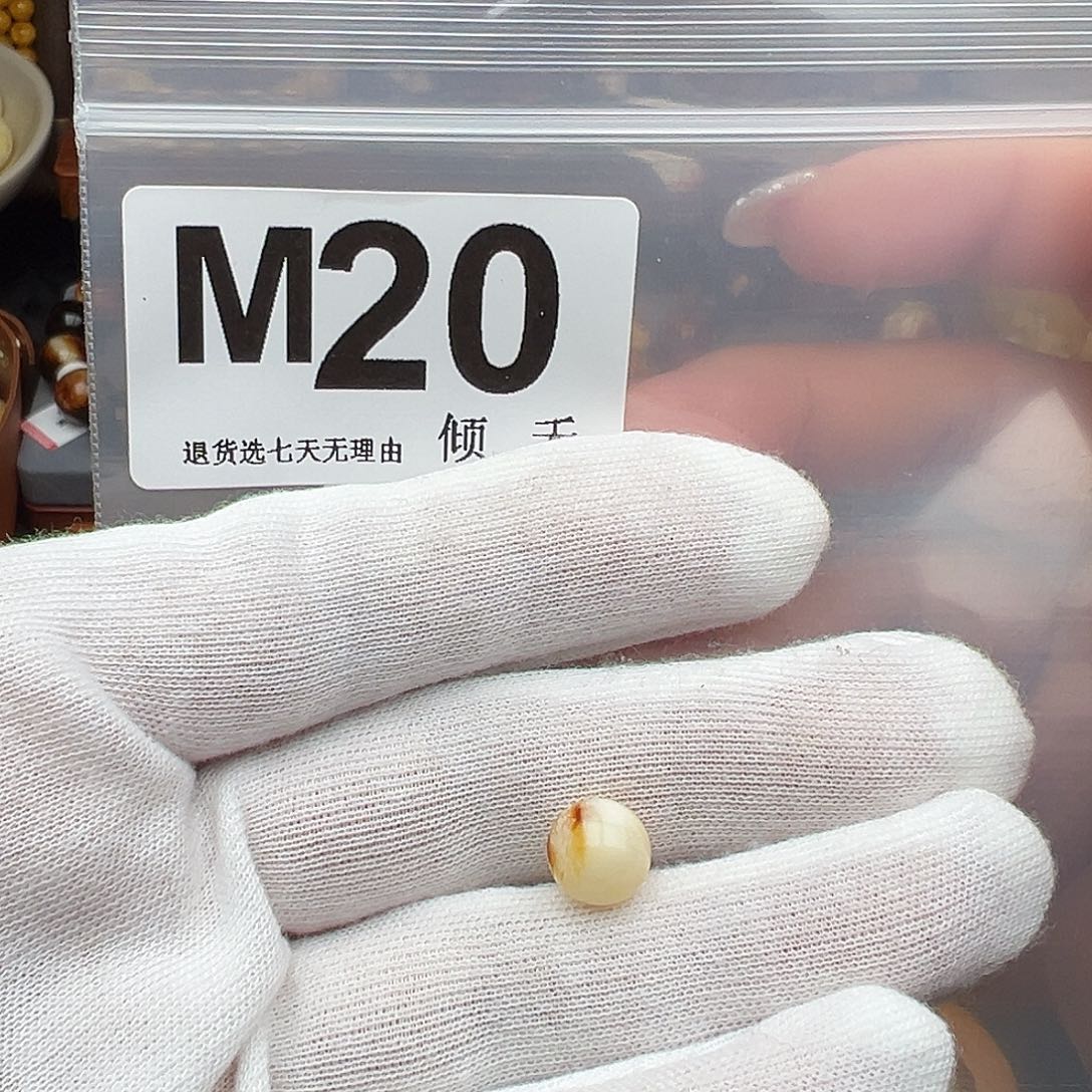 佟***琥珀未镶嵌裸石圆珠9