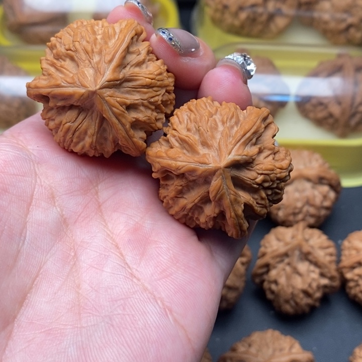 文玩核桃吊坠J***U三棱