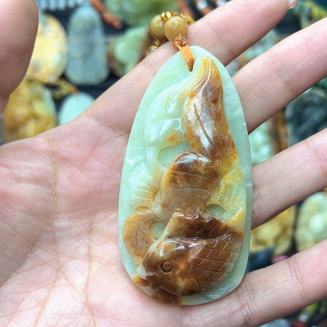 蛇纹石玉颈饰未镶嵌