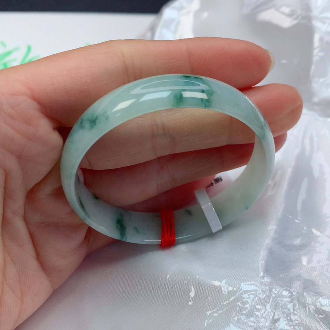 翡翠手镯未镶嵌51圈