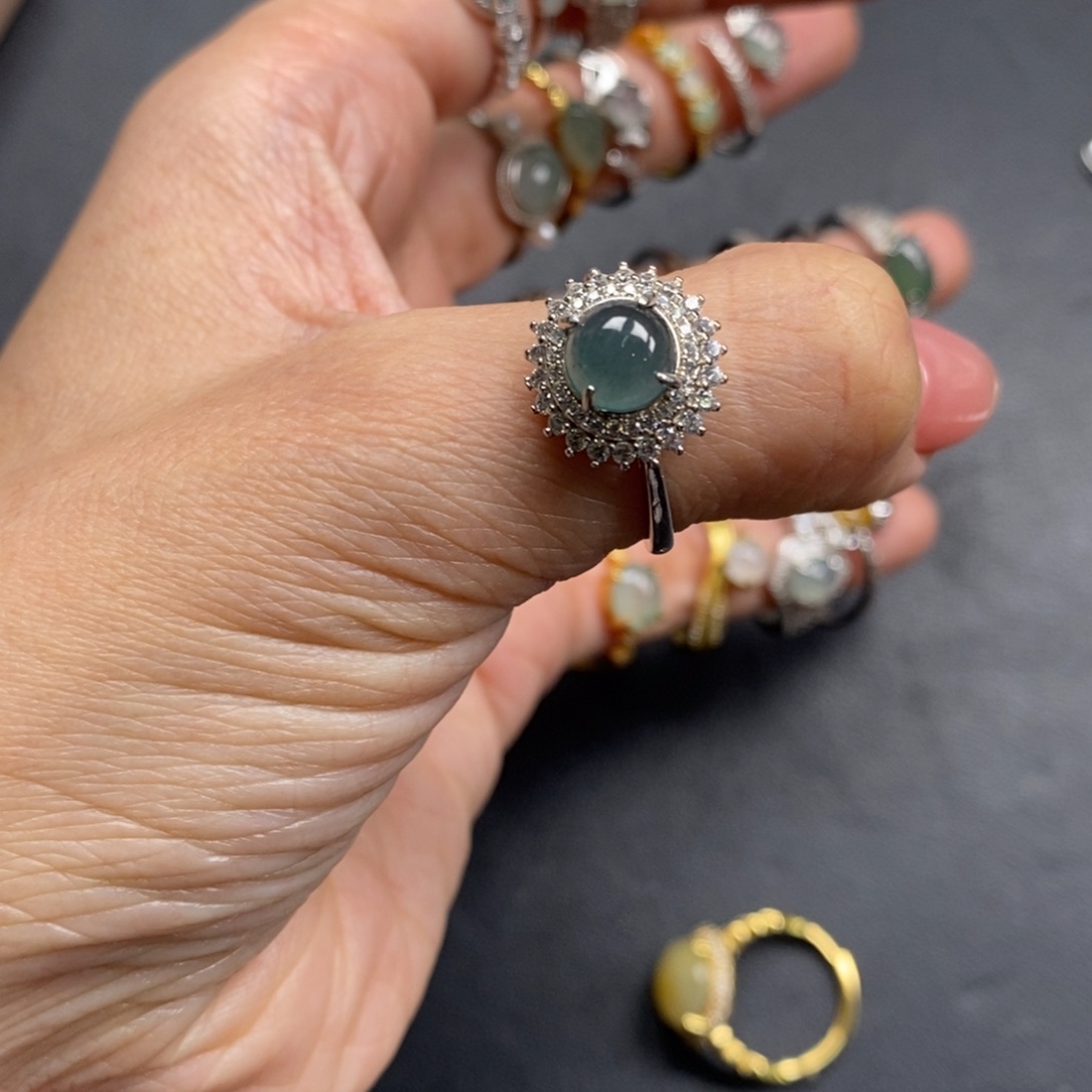 翡翠颈饰未镶嵌翡翠