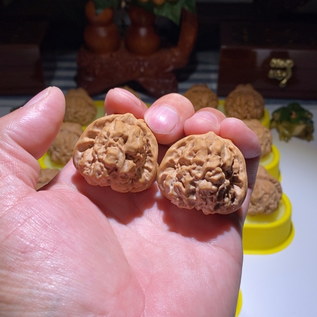 文玩核桃吊坠单***烟昌平蛙直播中欢迎选购