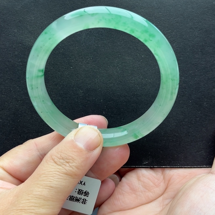 石英质玉未镶嵌手镯57.3