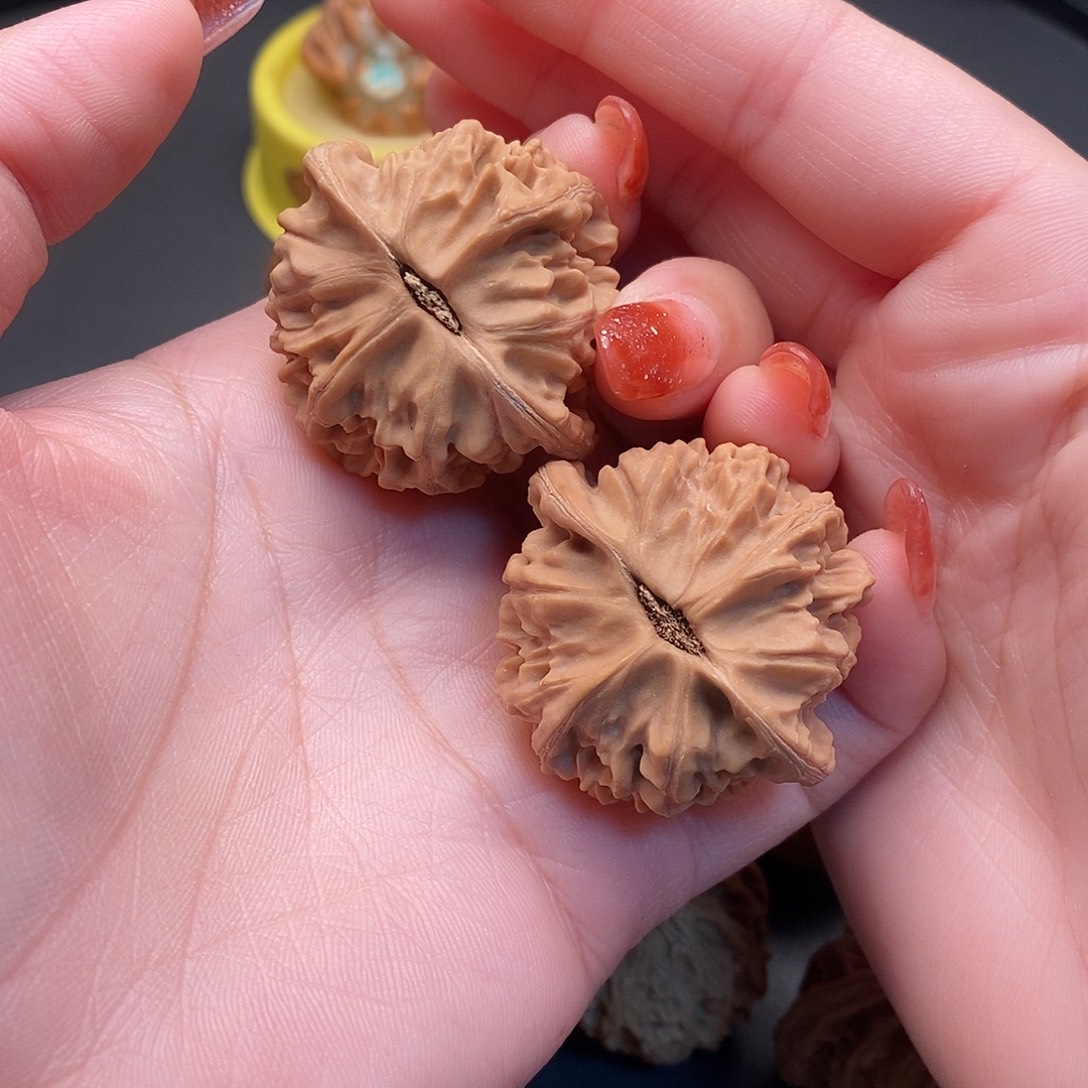 幸****桃核把件41尺天地二爷帽