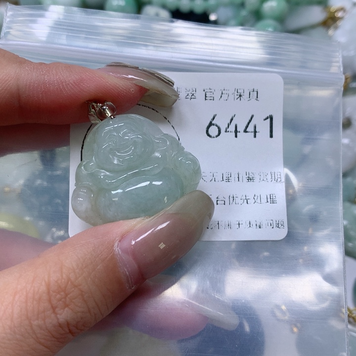 翡翠挂件未镶嵌翡翠