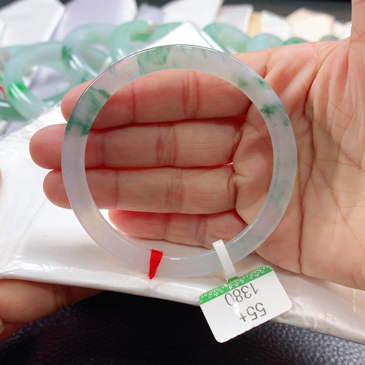 翡翠手镯未镶嵌555565656