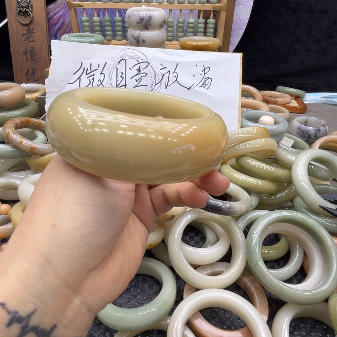 十***·石英质玉未镶嵌手镯