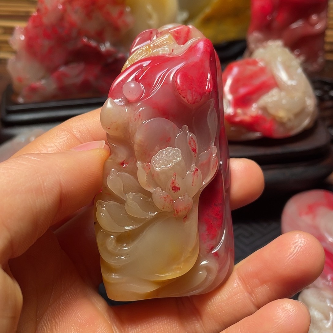 巴林鸡血石潇*哥鸡血石手玩件