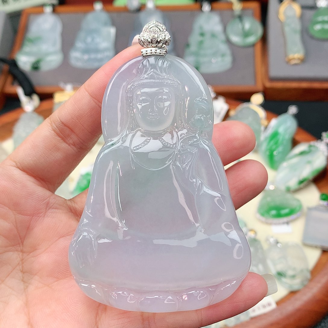 颈饰18K金镶嵌翡翠素衣观音