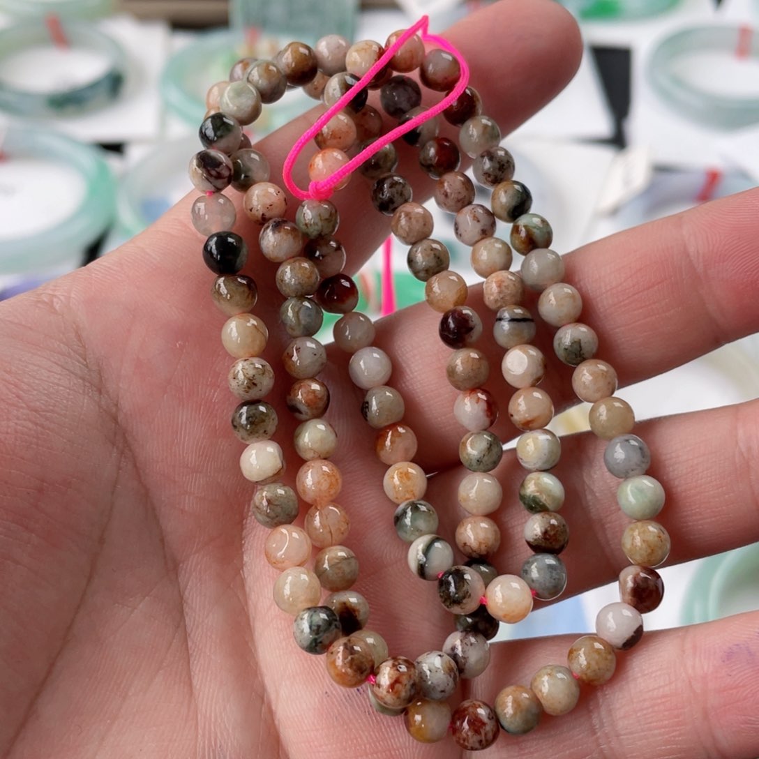 翡翠颈饰未镶嵌项链