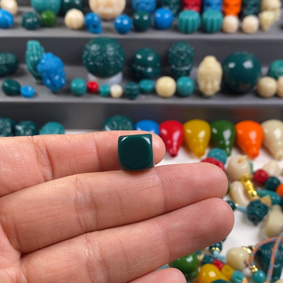 琉璃颈饰何***真尺寸11左右