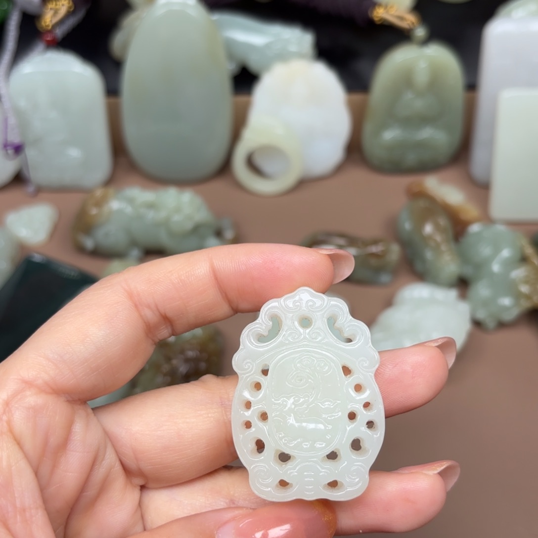 和田玉未镶嵌颈饰