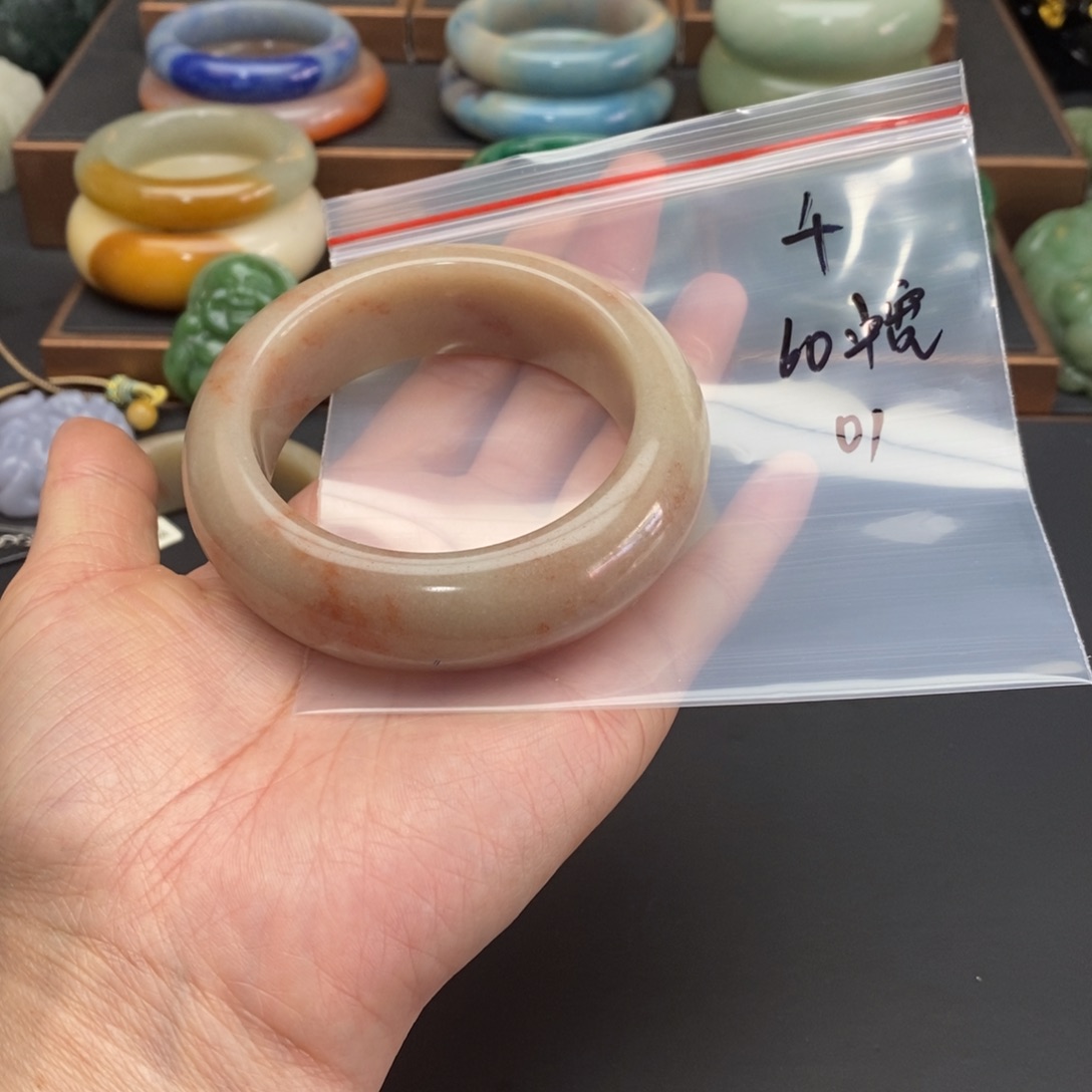 石英质玉手镯未镶嵌千**蚕