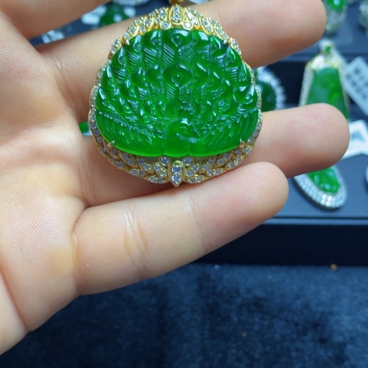 翡翠戒指未镶嵌孔雀