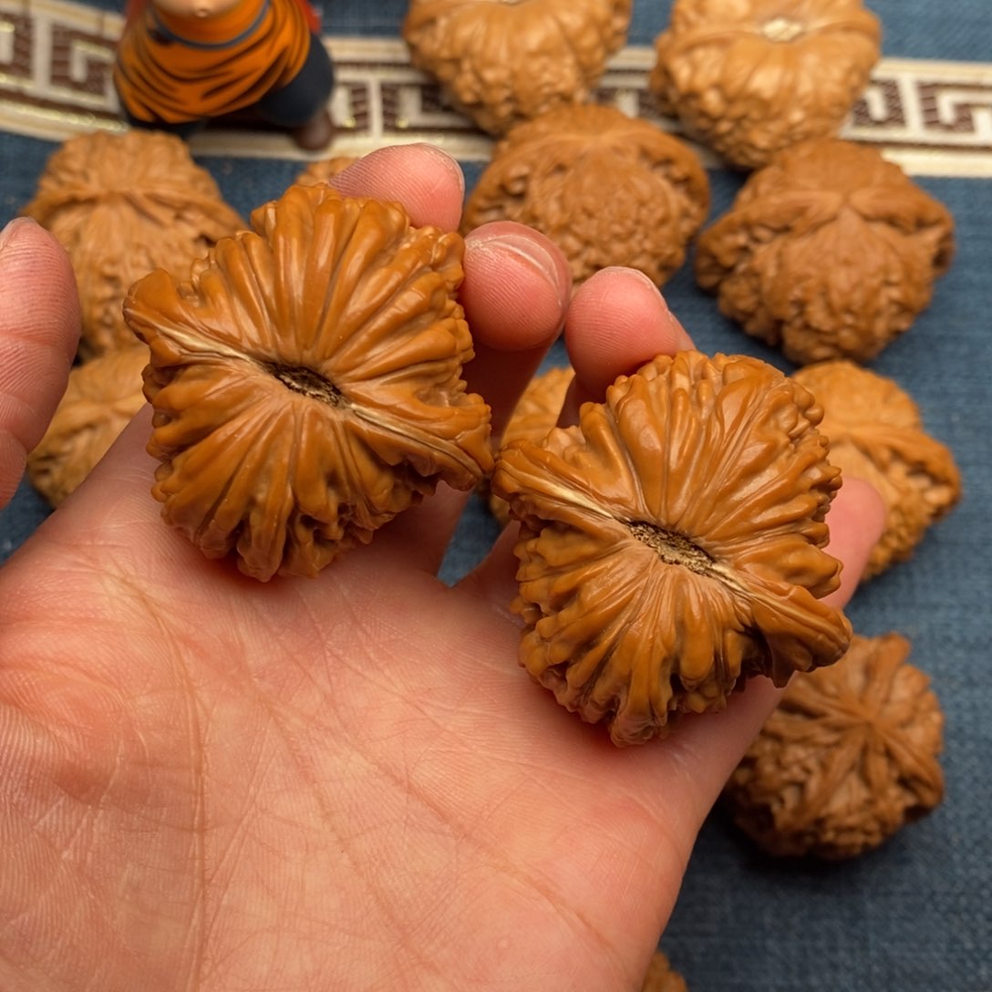 文玩核桃把件42平谷楼