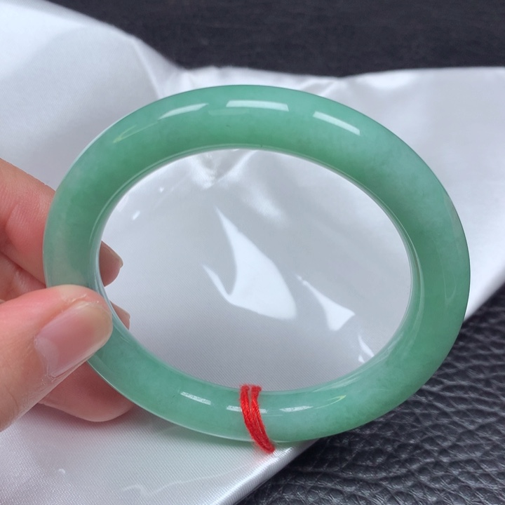 翡翠手镯（圆镯）未镶嵌