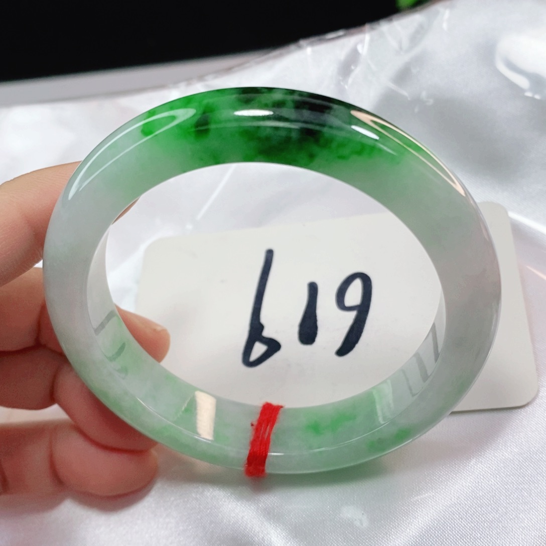 翡翠手镯未镶嵌61圈口