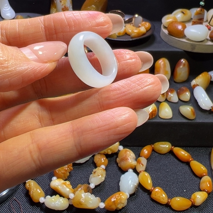 果***钰和田玉（白玉）未镶嵌颈饰