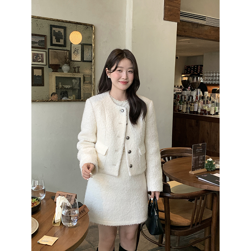 Miao【晴山慕雪 】韩版秋冬小香风气质设计感高级短款时尚套装白色