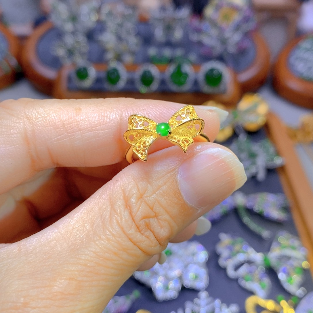 翡翠颈饰银S925镶嵌天然翡翠