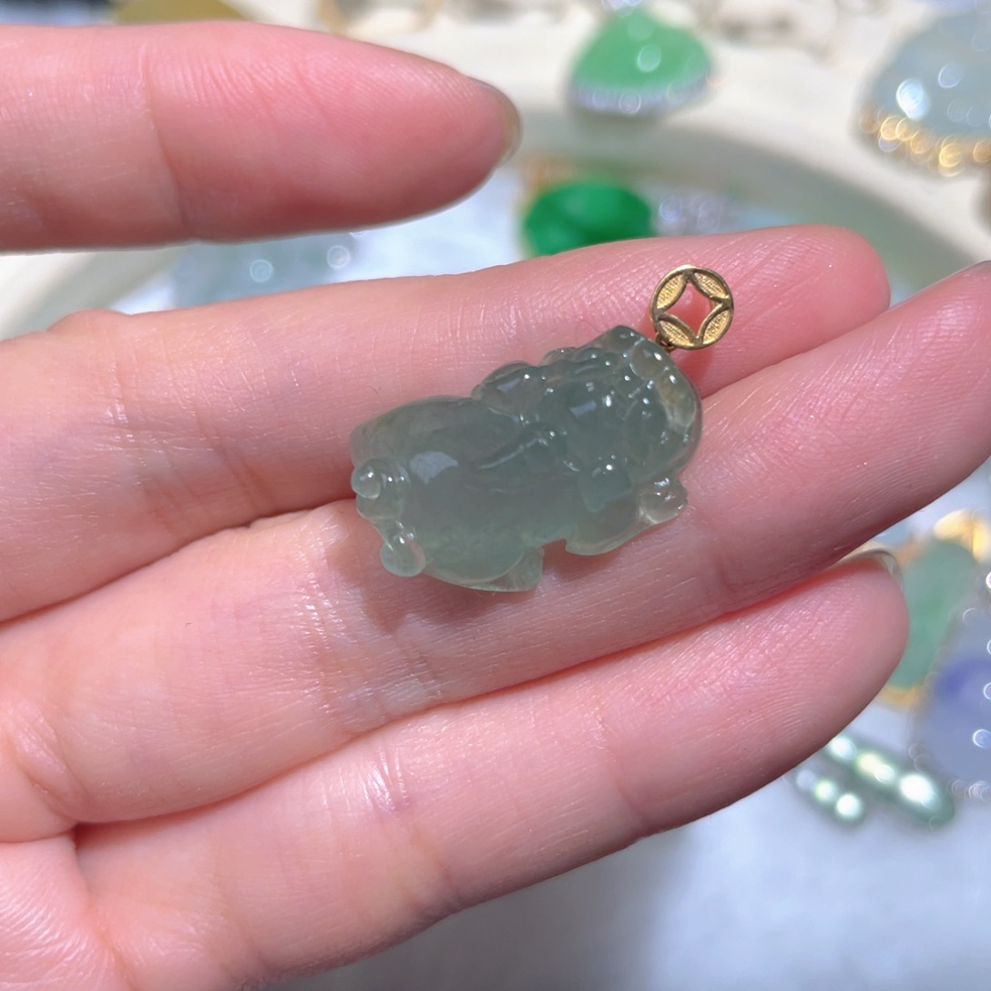 翡翠颈饰18K金镶嵌翡翠