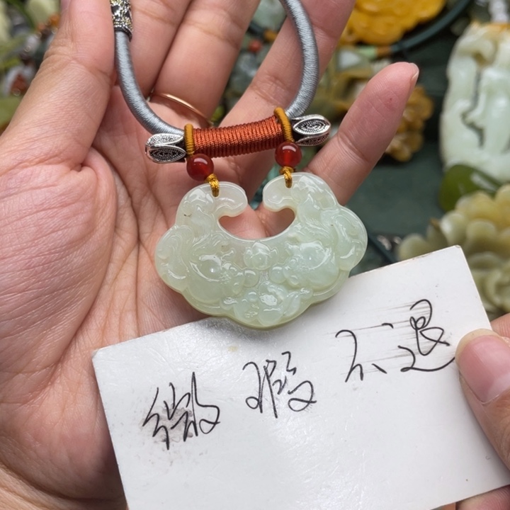 蛇纹石玉吊坠合金