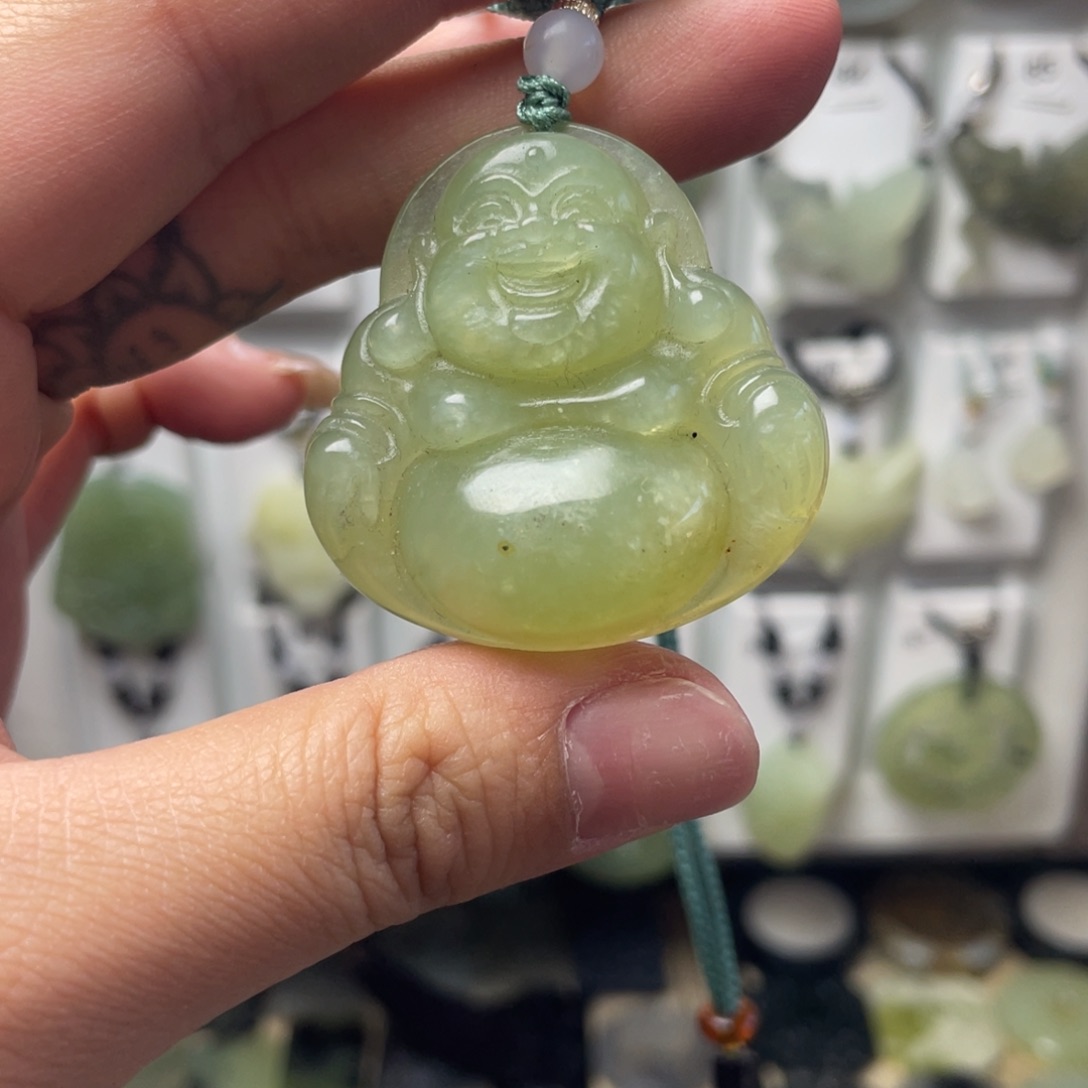 岫玉未镶嵌颈饰大肚佛