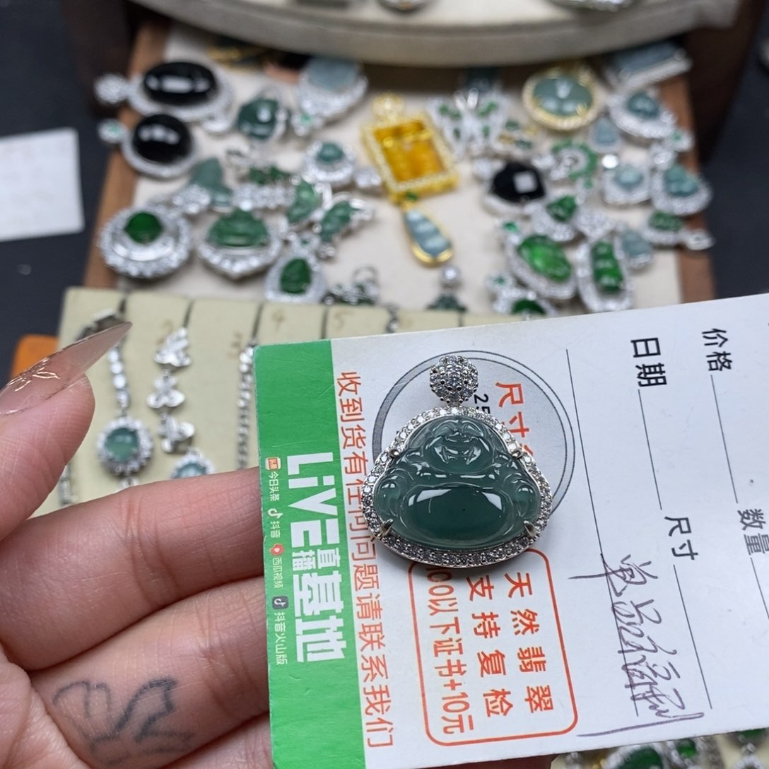 翡翠颈饰未镶嵌翡翠