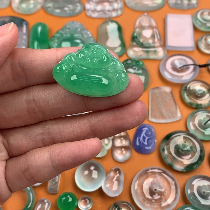 翡翠挂件未镶嵌….