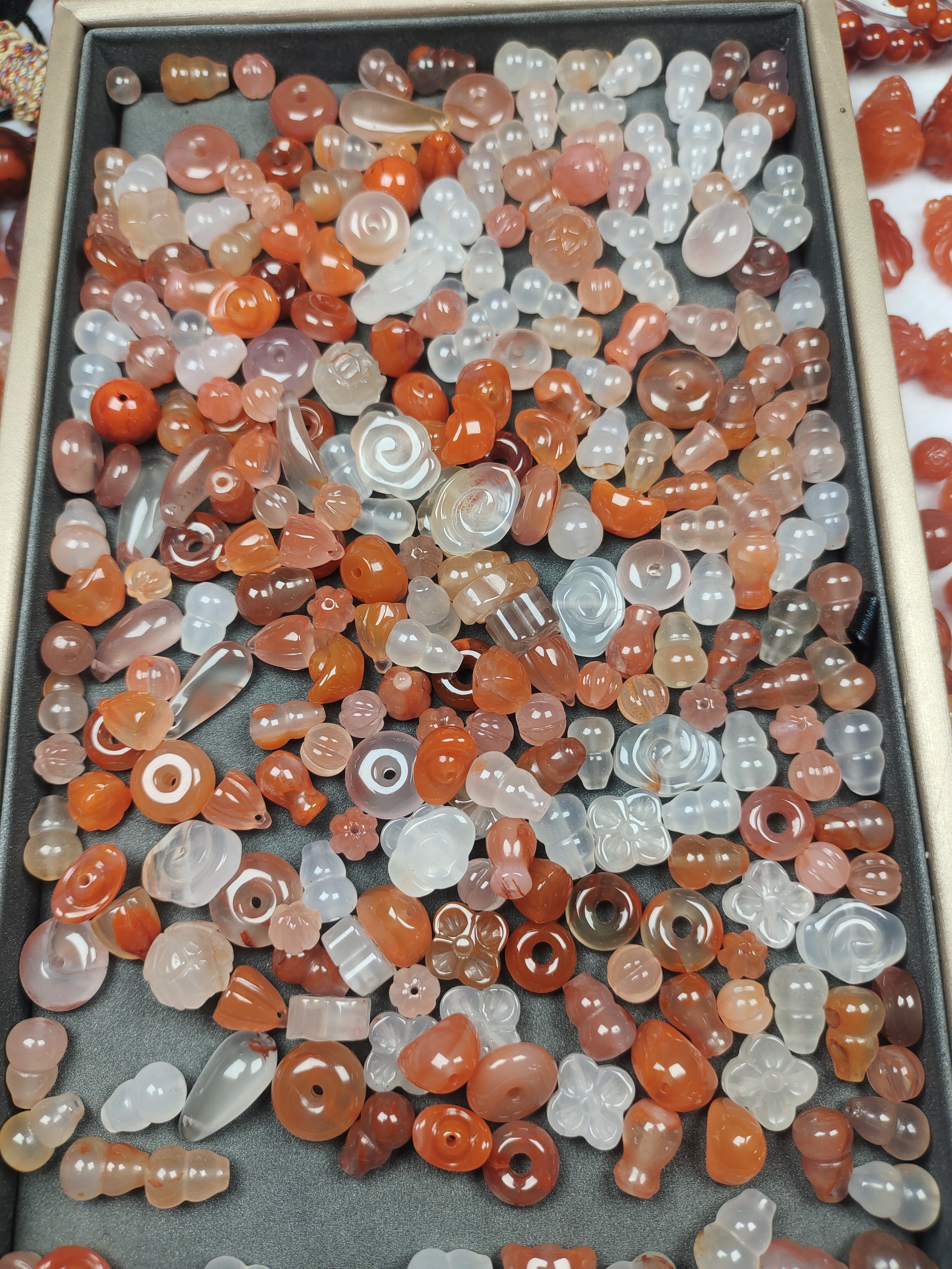 天然南红玛瑙小配饰69.9元6个，直播间连线选，不退换，默认微瑕