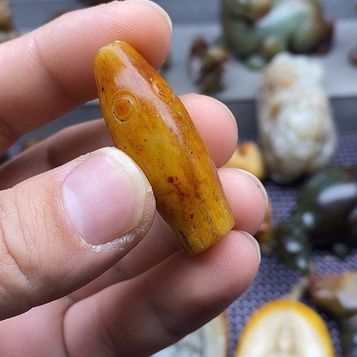 未镶嵌蛇纹石玉颈饰