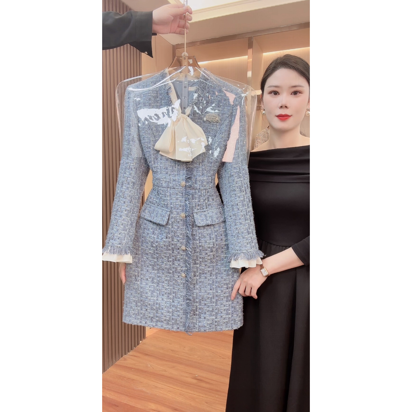 【语馨服饰】2301秋冬款上新气质显瘦高定连衣裙
