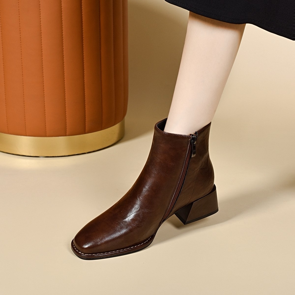 方头粗跟短靴春秋单鞋短筒靴2025新款爆款复古马丁靴真牛皮妈妈靴