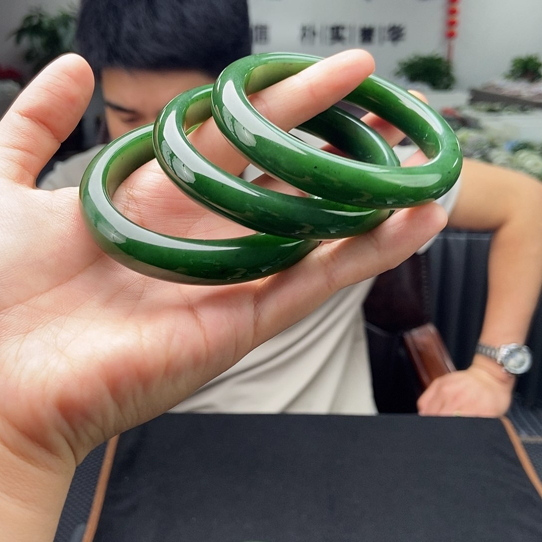 和田玉手镯未镶嵌60-63颜色多样性发拍一发一