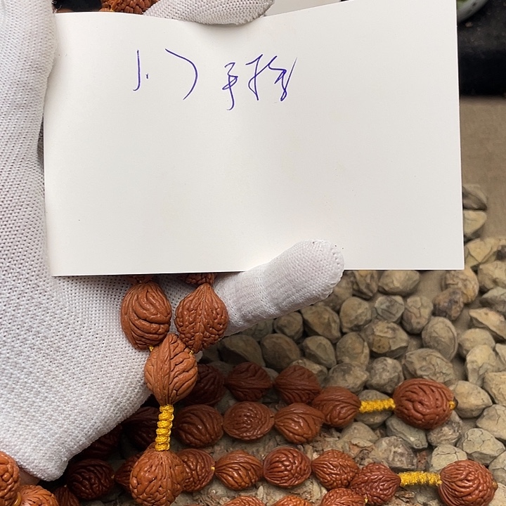 李***食吊坠桃核龙纹桃核的搭配