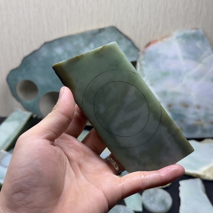 好***醒翡翠未镶嵌颈饰纯天然缅甸翡翠