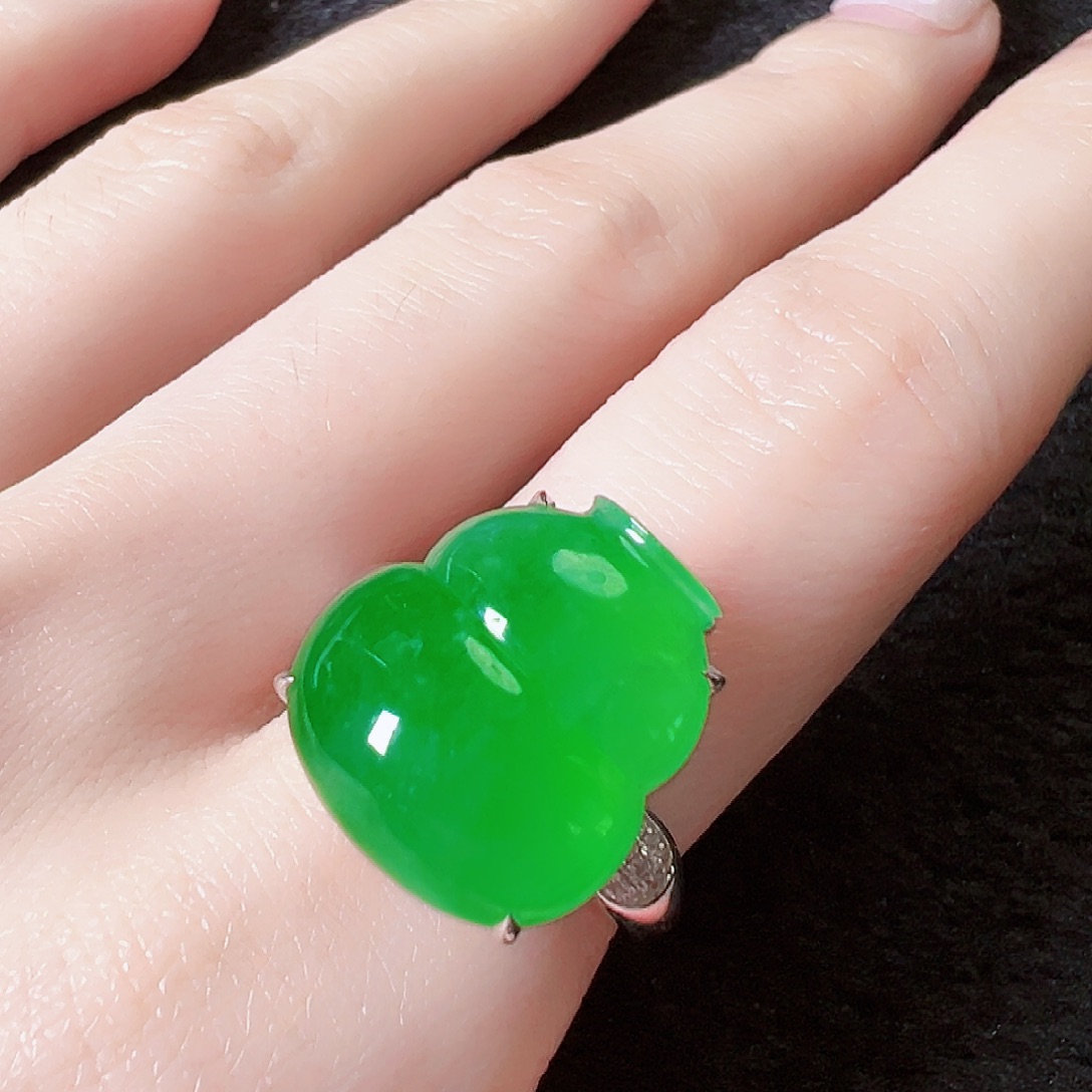 翡翠戒指18K金镶嵌签收后24小时鉴赏期，过时不退