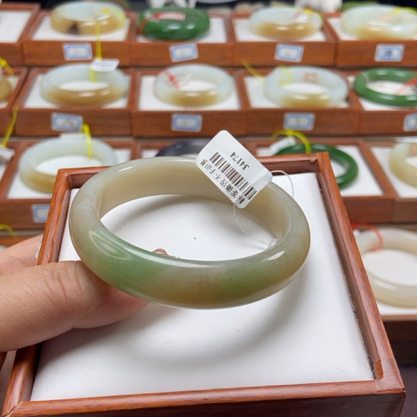 【闪购商品】和田玉手镯未镶嵌55.6