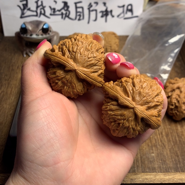 文玩核桃吊坠弟*白狮