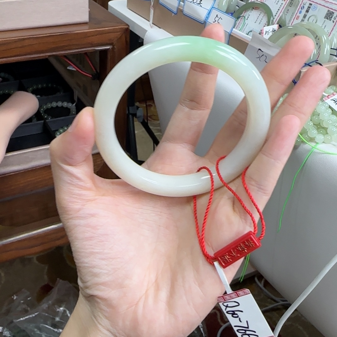 和田玉未镶嵌手镯60