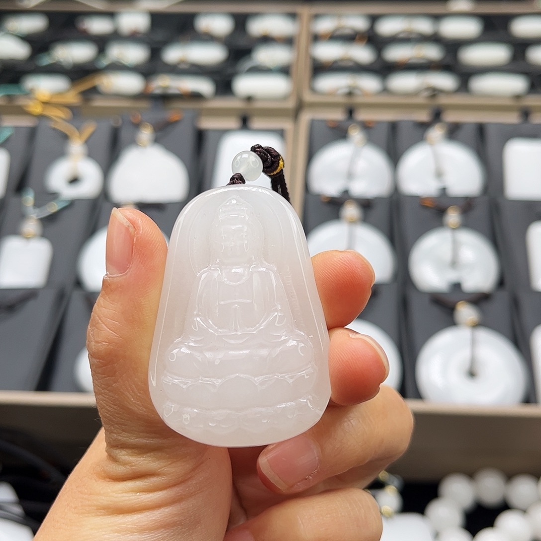 为***斗石英质玉（金丝玉）未镶嵌颈饰