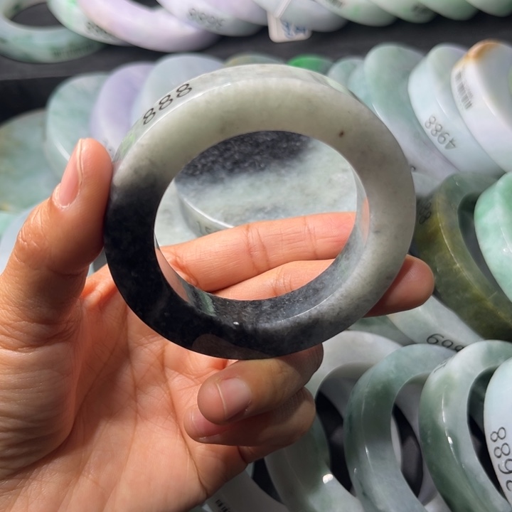 定制翡翠未镶嵌翡翠手镯